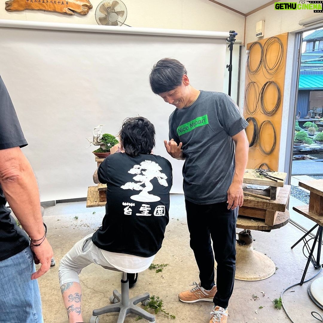 Tommy Lee Instagram - Repost from @robertpressler • Amazing workshop with @Taiga Urushibata . Thanks so much Taiga for your knowledge, passion and time. It was a blast and a great learning experience. #bonsaiinjapan#tripofalifetime #bonsaiislife