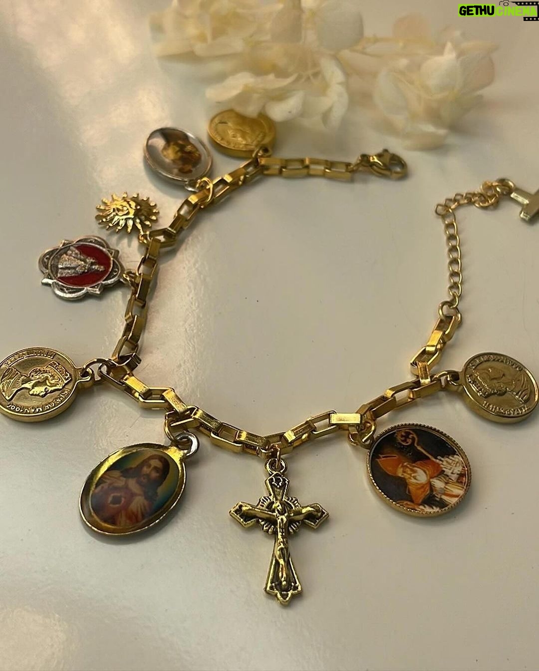 Tommy Lee Instagram - Check out all this loveLEEness @love_lee_jewelry Damn she charming 🪬🧿🪬 by @brittanyfurlan