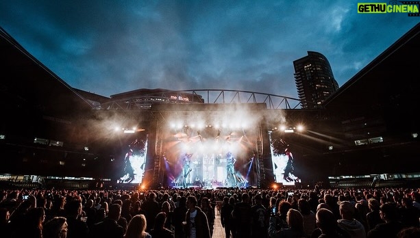Tommy Lee Instagram - Well, that’s a wrap! Had an epic time in Australia to close out 2023.. So great to see all the Crüeheads around the world. Thanks to everyone from coming out to these shows the past year on the World Tour - Massive thanks to our crew for all their tireless work and The Nasty Habits for rocking the stage every night. 🙌 A huge shout out to Def Leppard for two years of great times! ⚔️ ...and to our fans - MÖTLEY LOVES YOU ☄️ @thevinceneil @tommylee @nikkisixxpixx @john5official 📸 : @thirdeyevisualsau