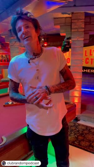 Tommy Lee Instagram - 💥New episode drops today w/ @tommylee ! Subscribe now wherever you get your podcasts 🎧

Link in bio……

#reels #billmaher #tommylee #motleycrue #clubrandompodcast