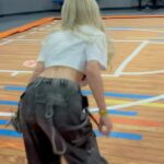 Tori Spelling Instagram - Backing into the end of the week like … • • • #thursdaymood #ready #leapday