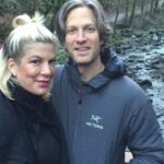 Tori Spelling Instagram - Happy Birthday to this #OLDISH baby bro @randyspelling … - I love you genie, blonde pea, fandill. Always! So proud of you as a human. You have always shone ✨ from within and I’m so happy you are getting your shine on externally now! Well well deserved. Showing that good kind humans always not only prevail but get their just desserts { even if it is gluten free} . If you haven’t listened yet check out my brothers podcast @oldishpod and let him add some positivity to your day. He’s added positivity to my life for 45 years now. #brothersisterlove #happybirtday #libraseason #babybrother