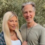 Tori Spelling Instagram - Happy Birthday to this #OLDISH baby bro @randyspelling … - I love you genie, blonde pea, fandill. Always! So proud of you as a human. You have always shone ✨ from within and I’m so happy you are getting your shine on externally now! Well well deserved. Showing that good kind humans always not only prevail but get their just desserts { even if it is gluten free} . If you haven’t listened yet check out my brothers podcast @oldishpod and let him add some positivity to your day. He’s added positivity to my life for 45 years now. #brothersisterlove #happybirtday #libraseason #babybrother