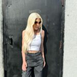 Tori Spelling Instagram - suspended but self-sown… • cargo pants: @rudesdenim . suspenders : 🙋🏼‍♀️ vintage 90’s . • #braceyourself #vintage #ilovesuspenders #holdemup 🌈