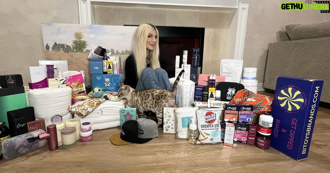 Tori Spelling Instagram - 🚨HUGE GIVEAWAY in collaboration with @divestum 🚨 FOR $3000+!! 50+ Winners!! ✅1 follower Gets $300 without a draw, for the person who makes the most comments/tags and follows the steps (winners of previous cash prizes are not eligible for this step) ✅1 Winner Gets $250 after a draw through simpliers software which guarantees the legitimacy and transparency of results ✅50 Winners get products portrayed in the picture {cat excluded 😂❤️} worth a total of more than $2000 (each winner gets 1 product) after a draw ✅Multiple winners will get giftcards from the tagged brands. @rejuvaminerals @youth.lab.radiance @mothertruckeryoga @fluxsupplements @taramarbeauty @silkimed @bitoys_sweet_treats @frecklefarmorganics @orthomol_usa @eraglowskincare @collagenforher @bio360probiotics @eyetitude_ @highendbeauty @gratituderitual @pulsepowersnacks @obyjewelry @bloomersintimates @polished.punk @zentsofficial @arwinbiochem_us @soleamieofficial @turkishtowelcompany @muslincomfort @vego_chocolate @limitlesswalls @nopong.deodorant @boujeebrushbox @goodcups.store @mypamperedfeet @montauk_icedtea @lamarine.skincare @purebambinos @tailorfordskincare @benebearworld @selfnectar @knuckleheadsclothing @believe_babyco @drnakra @holiefhelps @avyaskincare @medihealus @regrowhairclinics All you have to do is 1. Follow the 63 accounts that @divestum is following (it takes less than 30 seconds) 2. Comment here and tag a friend That's it!! BONUS 5 entries if you repost this on your profile. THE PERSON WHO MAKES THE MOST COMMENTS BY FOLLOWING THE STEPS, GETS $300 WITHOUT A DRAW. The Products/Services and Gift-Cards are Provided by the brands and tagged accounts in the photo and the ones listed below: EVERYONE can PARTICIPATE INTERNATIONALLY! Fake/inactive profiles are not eligible to enter. The winners will be announced at the end of the giveaway on the 23rd of December! The draw is made through Simplier's software which guarantees the legitimacy of the results! Good Luck 🍀 #giveaway #internationalgiveaway #giveawayalert #sorteo #concours #concorso #sweepstakes #loopgiveaway #usgiveaway #giveawayusa