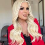 Tori Spelling Instagram - I touched the elf 🙋🏼‍♀️… - Sorry not sorry. Night off 😂❄️🎄. Hey, 25 days is a commitment. Good news … cinnamon and sugar = magic ✨ restored. Holiday season presses on! - Iconic Glam: Color/Cut/Inches~ @laurarugetti . Makeup~ @makeupbyhaileyhoff . - Styled by~ @desidesidesi . - @elfontheshelf ❤️