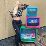 Tori Spelling Instagram - 90210 Family 4EVR… Thx 90’s Con @thats4ent for bringing us all together to spend a weekend together and with all of our amazing fans who have become family over the decades. I love you my forever family @jenniegarth @jason_priestley @ianziering @theshando and love but missed greatly @brianaustingreen @gabriellecarteris . Scroll thru all of these pics to see how special it really was!! And, my reels coming today after I finish going back to my day job as mom lol. And, @rebeccagayheartdane it was so good to catch up! I ❤️U. And, I got to see almost all of my Saved By The Bell Family too. Although no pics 😭. Love you @elizberkley @mariolopez @mpgosselaar and I got to hug friends I haven’t seen in years @aliciasilverstone and @reddonovan @breckinmeyer @melissajoanhart @jennaleighgreen @carolinerhea4real @realjoeyfatone My Heart is Happy today xoxo Hope to see you all in September in Florida at next 90’s Con ;) Hartford Convention Center