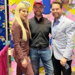 Tori Spelling Instagram - 90210 Family 4EVR… Thx 90’s Con @thats4ent for bringing us all together to spend a weekend together and with all of our amazing fans who have become family over the decades. I love you my forever family @jenniegarth @jason_priestley @ianziering @theshando and love but missed greatly @brianaustingreen @gabriellecarteris . Scroll thru all of these pics to see how special it really was!! And, my reels coming today after I finish going back to my day job as mom lol. And, @rebeccagayheartdane it was so good to catch up! I ❤️U. And, I got to see almost all of my Saved By The Bell Family too. Although no pics 😭. Love you @elizberkley @mariolopez @mpgosselaar and I got to hug friends I haven’t seen in years @aliciasilverstone and @reddonovan @breckinmeyer @melissajoanhart @jennaleighgreen @carolinerhea4real @realjoeyfatone My Heart is Happy today xoxo Hope to see you all in September in Florida at next 90’s Con ;) Hartford Convention Center