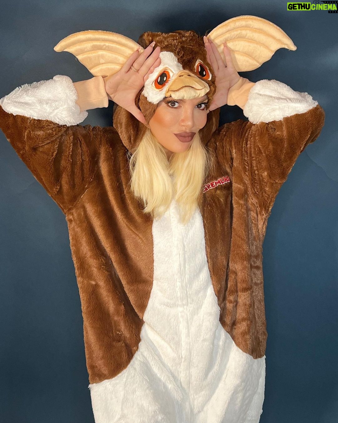 Tori Spelling Instagram - Just a cute sweet Mogwai called Gizmo T… but I think they made the rule don’t feed after midnight before ambien was invented 🤣 #gremlinontheloose #gremlins #halloween #halloween22