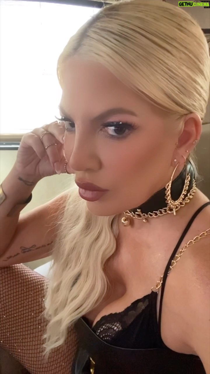Tori Spelling Instagram - Get ready to hear some ⚡️SHOCKING⚡️ truths tonight during the all-new #loveatfirstlie at 9:30p on @mtv