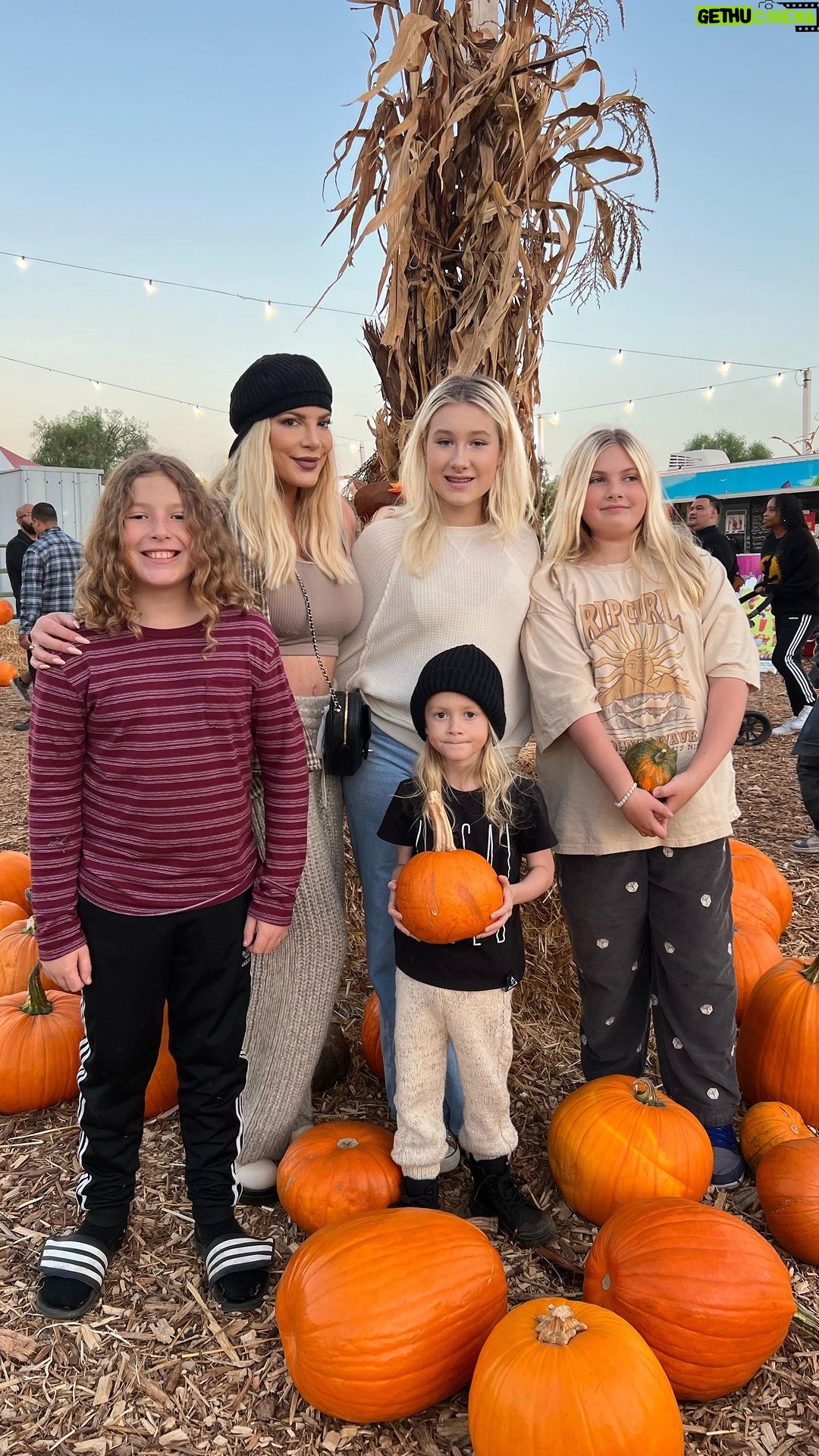 Tori Spelling Instagram - Pumpkin 🎃 Patch vibes…