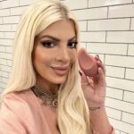 Tori Spelling Instagram - I’m hooking you all up with vibes! EVERYONE who signs up to my giveaway will receive either a free toy or a gift card!  All you have to do is: ✨ Click the link in my Instagram bio ✨ Sign up with your email ✨ See your first gift from @bellesaco 100% discreet shipping & billing. Tag someone who deserves a vibe!