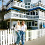 Tori Spelling Instagram - OMG we went back to the beach apartment… - My bff @jenniegarth and I went back to our beloved (well Kelly & Donna’s beloved) beach apartment for the first time in over 20 years! And, we have the podcast to prove it! Click link in my bio to hear this fun roomie bff episode “9021OH, we’re back” of @9021omgpodcast See, you CAN go home again! #90210 #beachapartment #kellyanddonnaforever #bff Hermosa Beach, California