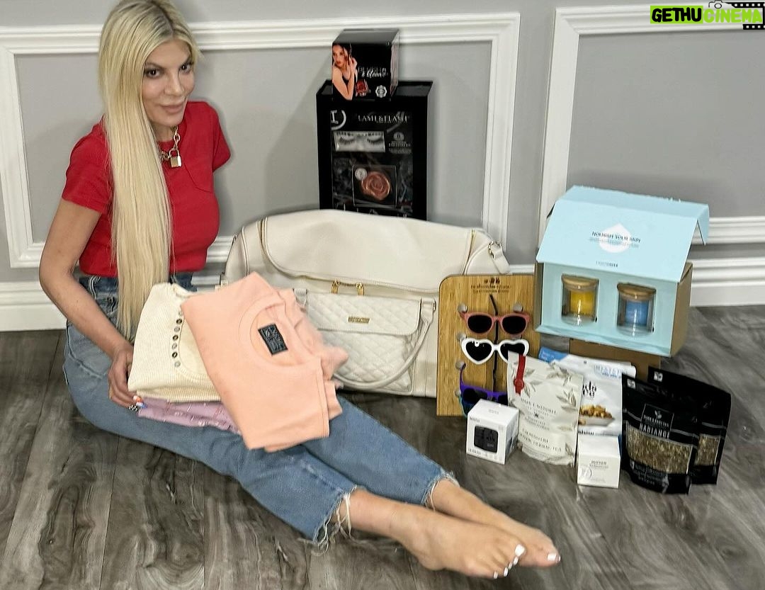 Tori Spelling Instagram - It’s Valentine’s Day and I’ve always been a giver… - 🚨HUGE GIVEAWAY in collaboration with @divestum🚨 FOR $3000+!! 50+ Winners!! ✅1 follower Gets $300 without a draw, for the person who makes the most comments/tags and follows the steps (winners of previous cash prizes are not eligible for this step) ✅1 Winner Gets $250 after a draw through simpliers software which guarantees the legitimacy and no transparency of results ✅50 Winners get products portrayed in the picture worth a total of more than 2000$ (each winner gets 1 product) after a draw ✅Multiple winners will get giftcards from the tagged brands. Tags @foodsalive @mandwally @butzeybabies @lightwaterskin @supermush @gardenofflavor @lennonhairco @omnifoods.global @oraticx @epickatech @stellajets @customjewelrybyjosephschubach @roshambobaby @arwinbiochem @missioncocktails @lovesnapofficial @autumngroveclothing @bricksandminifigs_sj @pureandeasytea @elims.oralcare @luli.bebe @violagraceshop @thelabbyblancdoux_global @luxuryoutletnj @gempwr @oneperfectniche @petiteprincessbox @kat_zarra @marktwendelltea @schmidtbros @funormous @alotofloveshop @ilovemme.mink @pulsepowersnacks @niphean2023 All you have to do is 1. Follow the 54 accounts that @divestum is following (it takes less than 30 seconds) 2. Comment here and tag a friend That’s it!! BONUS 5 entries if you repost this on your profile. THE PERSON WHO MAKES THE MOST COMMENTS BY FOLLOWING THE STEPS, GETS $300 WITHOUT A DRAW. The Products/Services and Gift-Cards are Provided by the brands and tagged accounts in the photo and the ones listed below: EVERYONE can PARTICIPATE INTERNATIONALLY! Fake/inactive profiles are not eligible to enter. The winners will be announced at the end of the giveaway on the 22nd of February! The draw is made through Simplier’s software which guarantees the legitimacy of the results! Good Luck 🍀 #giveaway #internationalgiveaway #giveawayalert #sorteo #concours #concorso #sweepstakes #loopgiveaway #usgiveaway #giveawayusa