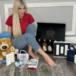 Tori Spelling Instagram - It’s Valentine’s Day and I’ve always been a giver… - 🚨HUGE GIVEAWAY in collaboration with @divestum🚨 FOR $3000+!! 50+ Winners!! ✅1 follower Gets $300 without a draw, for the person who makes the most comments/tags and follows the steps (winners of previous cash prizes are not eligible for this step) ✅1 Winner Gets $250 after a draw through simpliers software which guarantees the legitimacy and no transparency of results ✅50 Winners get products portrayed in the picture worth a total of more than 2000$ (each winner gets 1 product) after a draw ✅Multiple winners will get giftcards from the tagged brands. Tags @foodsalive @mandwally @butzeybabies @lightwaterskin @supermush @gardenofflavor @lennonhairco @omnifoods.global @oraticx @epickatech @stellajets @customjewelrybyjosephschubach @roshambobaby @arwinbiochem @missioncocktails @lovesnapofficial @autumngroveclothing @bricksandminifigs_sj @pureandeasytea @elims.oralcare @luli.bebe @violagraceshop @thelabbyblancdoux_global @luxuryoutletnj @gempwr @oneperfectniche @petiteprincessbox @kat_zarra @marktwendelltea @schmidtbros @funormous @alotofloveshop @ilovemme.mink @pulsepowersnacks @niphean2023 All you have to do is 1. Follow the 54 accounts that @divestum is following (it takes less than 30 seconds) 2. Comment here and tag a friend That’s it!! BONUS 5 entries if you repost this on your profile. THE PERSON WHO MAKES THE MOST COMMENTS BY FOLLOWING THE STEPS, GETS $300 WITHOUT A DRAW. The Products/Services and Gift-Cards are Provided by the brands and tagged accounts in the photo and the ones listed below: EVERYONE can PARTICIPATE INTERNATIONALLY! Fake/inactive profiles are not eligible to enter. The winners will be announced at the end of the giveaway on the 22nd of February! The draw is made through Simplier’s software which guarantees the legitimacy of the results! Good Luck 🍀 #giveaway #internationalgiveaway #giveawayalert #sorteo #concours #concorso #sweepstakes #loopgiveaway #usgiveaway #giveawayusa