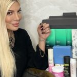 Tori Spelling Instagram - 🚨HUGE GIVEAWAY in collaboration with @divestum 🚨 FOR $3000+!! 50+ Winners!! ✅1 follower Gets $300 without a draw, for the person who makes the most comments/tags and follows the steps (winners of previous cash prizes are not eligible for this step) ✅1 Winner Gets $250 after a draw through simpliers software which guarantees the legitimacy and transparency of results ✅50 Winners get products portrayed in the picture {cat excluded 😂❤️} worth a total of more than $2000 (each winner gets 1 product) after a draw ✅Multiple winners will get giftcards from the tagged brands. @rejuvaminerals @youth.lab.radiance @mothertruckeryoga @fluxsupplements @taramarbeauty @silkimed @bitoys_sweet_treats @frecklefarmorganics @orthomol_usa @eraglowskincare @collagenforher @bio360probiotics @eyetitude_ @highendbeauty @gratituderitual @pulsepowersnacks @obyjewelry @bloomersintimates @polished.punk @zentsofficial @arwinbiochem_us @soleamieofficial @turkishtowelcompany @muslincomfort @vego_chocolate @limitlesswalls @nopong.deodorant @boujeebrushbox @goodcups.store @mypamperedfeet @montauk_icedtea @lamarine.skincare @purebambinos @tailorfordskincare @benebearworld @selfnectar @knuckleheadsclothing @believe_babyco @drnakra @holiefhelps @avyaskincare @medihealus @regrowhairclinics All you have to do is 1. Follow the 63 accounts that @divestum is following (it takes less than 30 seconds) 2. Comment here and tag a friend That's it!! BONUS 5 entries if you repost this on your profile. THE PERSON WHO MAKES THE MOST COMMENTS BY FOLLOWING THE STEPS, GETS $300 WITHOUT A DRAW. The Products/Services and Gift-Cards are Provided by the brands and tagged accounts in the photo and the ones listed below: EVERYONE can PARTICIPATE INTERNATIONALLY! Fake/inactive profiles are not eligible to enter. The winners will be announced at the end of the giveaway on the 23rd of December! The draw is made through Simplier's software which guarantees the legitimacy of the results! Good Luck 🍀 #giveaway #internationalgiveaway #giveawayalert #sorteo #concours #concorso #sweepstakes #loopgiveaway #usgiveaway #giveawayusa