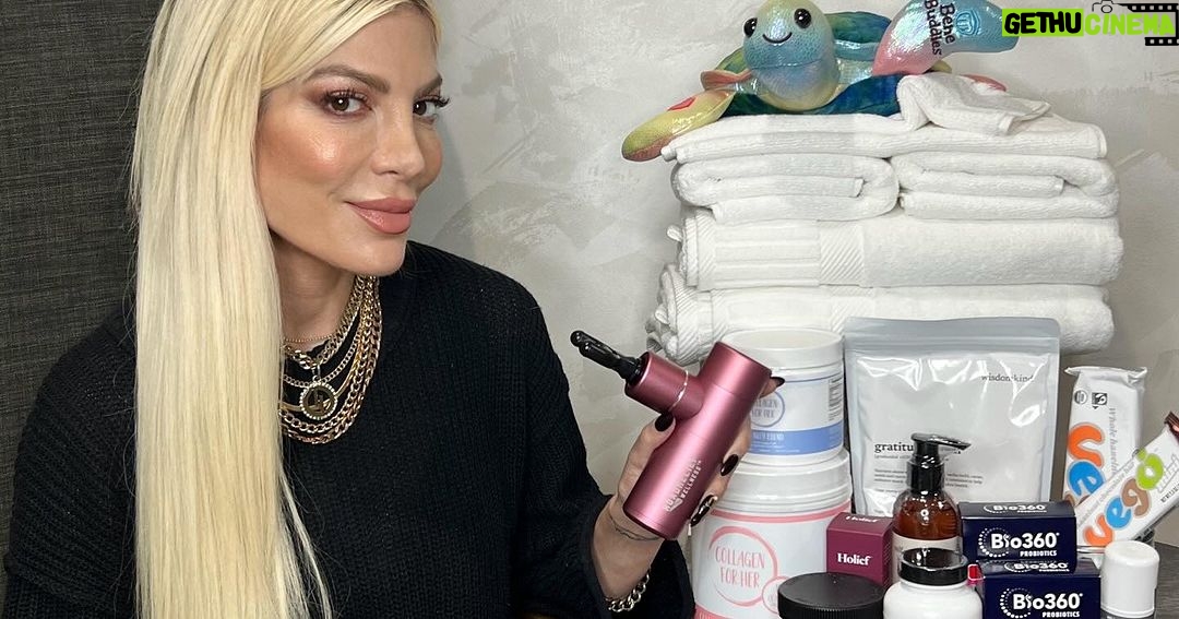 Tori Spelling Instagram - 🚨HUGE GIVEAWAY in collaboration with @divestum 🚨 FOR $3000+!! 50+ Winners!! ✅1 follower Gets $300 without a draw, for the person who makes the most comments/tags and follows the steps (winners of previous cash prizes are not eligible for this step) ✅1 Winner Gets $250 after a draw through simpliers software which guarantees the legitimacy and transparency of results ✅50 Winners get products portrayed in the picture {cat excluded 😂❤️} worth a total of more than $2000 (each winner gets 1 product) after a draw ✅Multiple winners will get giftcards from the tagged brands. @rejuvaminerals @youth.lab.radiance @mothertruckeryoga @fluxsupplements @taramarbeauty @silkimed @bitoys_sweet_treats @frecklefarmorganics @orthomol_usa @eraglowskincare @collagenforher @bio360probiotics @eyetitude_ @highendbeauty @gratituderitual @pulsepowersnacks @obyjewelry @bloomersintimates @polished.punk @zentsofficial @arwinbiochem_us @soleamieofficial @turkishtowelcompany @muslincomfort @vego_chocolate @limitlesswalls @nopong.deodorant @boujeebrushbox @goodcups.store @mypamperedfeet @montauk_icedtea @lamarine.skincare @purebambinos @tailorfordskincare @benebearworld @selfnectar @knuckleheadsclothing @believe_babyco @drnakra @holiefhelps @avyaskincare @medihealus @regrowhairclinics All you have to do is 1. Follow the 63 accounts that @divestum is following (it takes less than 30 seconds) 2. Comment here and tag a friend That's it!! BONUS 5 entries if you repost this on your profile. THE PERSON WHO MAKES THE MOST COMMENTS BY FOLLOWING THE STEPS, GETS $300 WITHOUT A DRAW. The Products/Services and Gift-Cards are Provided by the brands and tagged accounts in the photo and the ones listed below: EVERYONE can PARTICIPATE INTERNATIONALLY! Fake/inactive profiles are not eligible to enter. The winners will be announced at the end of the giveaway on the 23rd of December! The draw is made through Simplier's software which guarantees the legitimacy of the results! Good Luck 🍀 #giveaway #internationalgiveaway #giveawayalert #sorteo #concours #concorso #sweepstakes #loopgiveaway #usgiveaway #giveawayusa