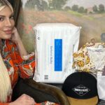 Tori Spelling Instagram - 🚨HUGE GIVEAWAY in collaboration with @divestum 🚨 FOR $3000+!! 50+ Winners!! ✅1 follower Gets $300 without a draw, for the person who makes the most comments/tags and follows the steps (winners of previous cash prizes are not eligible for this step) ✅1 Winner Gets $250 after a draw through simpliers software which guarantees the legitimacy and transparency of results ✅50 Winners get products portrayed in the picture {cat excluded 😂❤️} worth a total of more than $2000 (each winner gets 1 product) after a draw ✅Multiple winners will get giftcards from the tagged brands. @rejuvaminerals @youth.lab.radiance @mothertruckeryoga @fluxsupplements @taramarbeauty @silkimed @bitoys_sweet_treats @frecklefarmorganics @orthomol_usa @eraglowskincare @collagenforher @bio360probiotics @eyetitude_ @highendbeauty @gratituderitual @pulsepowersnacks @obyjewelry @bloomersintimates @polished.punk @zentsofficial @arwinbiochem_us @soleamieofficial @turkishtowelcompany @muslincomfort @vego_chocolate @limitlesswalls @nopong.deodorant @boujeebrushbox @goodcups.store @mypamperedfeet @montauk_icedtea @lamarine.skincare @purebambinos @tailorfordskincare @benebearworld @selfnectar @knuckleheadsclothing @believe_babyco @drnakra @holiefhelps @avyaskincare @medihealus @regrowhairclinics All you have to do is 1. Follow the 63 accounts that @divestum is following (it takes less than 30 seconds) 2. Comment here and tag a friend That's it!! BONUS 5 entries if you repost this on your profile. THE PERSON WHO MAKES THE MOST COMMENTS BY FOLLOWING THE STEPS, GETS $300 WITHOUT A DRAW. The Products/Services and Gift-Cards are Provided by the brands and tagged accounts in the photo and the ones listed below: EVERYONE can PARTICIPATE INTERNATIONALLY! Fake/inactive profiles are not eligible to enter. The winners will be announced at the end of the giveaway on the 23rd of December! The draw is made through Simplier's software which guarantees the legitimacy of the results! Good Luck 🍀 #giveaway #internationalgiveaway #giveawayalert #sorteo #concours #concorso #sweepstakes #loopgiveaway #usgiveaway #giveawayusa