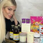 Tori Spelling Instagram - 🚨HUGE GIVEAWAY in collaboration with @divestum 🚨 FOR $3000+!! 50+ Winners!! ✅1 follower Gets $300 without a draw, for the person who makes the most comments/tags and follows the steps (winners of previous cash prizes are not eligible for this step) ✅1 Winner Gets $250 after a draw through simpliers software which guarantees the legitimacy and transparency of results ✅50 Winners get products portrayed in the picture {cat excluded 😂❤️} worth a total of more than $2000 (each winner gets 1 product) after a draw ✅Multiple winners will get giftcards from the tagged brands. @rejuvaminerals @youth.lab.radiance @mothertruckeryoga @fluxsupplements @taramarbeauty @silkimed @bitoys_sweet_treats @frecklefarmorganics @orthomol_usa @eraglowskincare @collagenforher @bio360probiotics @eyetitude_ @highendbeauty @gratituderitual @pulsepowersnacks @obyjewelry @bloomersintimates @polished.punk @zentsofficial @arwinbiochem_us @soleamieofficial @turkishtowelcompany @muslincomfort @vego_chocolate @limitlesswalls @nopong.deodorant @boujeebrushbox @goodcups.store @mypamperedfeet @montauk_icedtea @lamarine.skincare @purebambinos @tailorfordskincare @benebearworld @selfnectar @knuckleheadsclothing @believe_babyco @drnakra @holiefhelps @avyaskincare @medihealus @regrowhairclinics All you have to do is 1. Follow the 63 accounts that @divestum is following (it takes less than 30 seconds) 2. Comment here and tag a friend That's it!! BONUS 5 entries if you repost this on your profile. THE PERSON WHO MAKES THE MOST COMMENTS BY FOLLOWING THE STEPS, GETS $300 WITHOUT A DRAW. The Products/Services and Gift-Cards are Provided by the brands and tagged accounts in the photo and the ones listed below: EVERYONE can PARTICIPATE INTERNATIONALLY! Fake/inactive profiles are not eligible to enter. The winners will be announced at the end of the giveaway on the 23rd of December! The draw is made through Simplier's software which guarantees the legitimacy of the results! Good Luck 🍀 #giveaway #internationalgiveaway #giveawayalert #sorteo #concours #concorso #sweepstakes #loopgiveaway #usgiveaway #giveawayusa