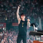 Ultimo Instagram - Un mese fa la doppietta a San Siro che chiudeva il nostro tour. Averci suonato 4 volte in 2 anni è motivo di grande orgoglio. Ho grande rispetto per questo stadio. È impossibile non rimanere affascinati dalla sua imponenza. Quando alzo gli occhi da quel palco e vedo quel muro di gente è davvero impressionante. L’anno prossimo non riusciremo ad esserci per motivi di calendario. Mi mancherà!… ma tornerò ❤️