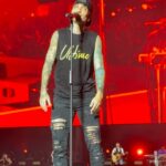 Ultimo Instagram - Un mese fa la doppietta a San Siro che chiudeva il nostro tour. Averci suonato 4 volte in 2 anni è motivo di grande orgoglio. Ho grande rispetto per questo stadio. È impossibile non rimanere affascinati dalla sua imponenza. Quando alzo gli occhi da quel palco e vedo quel muro di gente è davvero impressionante. L’anno prossimo non riusciremo ad esserci per motivi di calendario. Mi mancherà!… ma tornerò ❤️