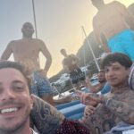 Ultimo Instagram - Sicilia bedda. Grazie perché ogni anno mi ospiti con amore e gentilezza, proprio come scrivevo giorni fa. L’anno prossimo suonerò allo stadio San Filippo di Messina e ti restituirò con tutto me stesso quest’energia che mi è rimasta addosso… sulla pelle e nel cuore. 🌅❤️ Isole Eolie