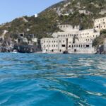 Ultimo Instagram - Sicilia bedda. Grazie perché ogni anno mi ospiti con amore e gentilezza, proprio come scrivevo giorni fa. L’anno prossimo suonerò allo stadio San Filippo di Messina e ti restituirò con tutto me stesso quest’energia che mi è rimasta addosso… sulla pelle e nel cuore. 🌅❤️ Isole Eolie
