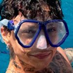 Ultimo Instagram - Sicilia bedda. Grazie perché ogni anno mi ospiti con amore e gentilezza, proprio come scrivevo giorni fa. L’anno prossimo suonerò allo stadio San Filippo di Messina e ti restituirò con tutto me stesso quest’energia che mi è rimasta addosso… sulla pelle e nel cuore. 🌅❤️ Isole Eolie