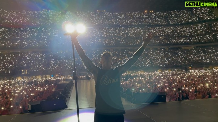 Ultimo Instagram - Potrei cantervele qui. Stasera e per sempre. Milano Stadio San Siro