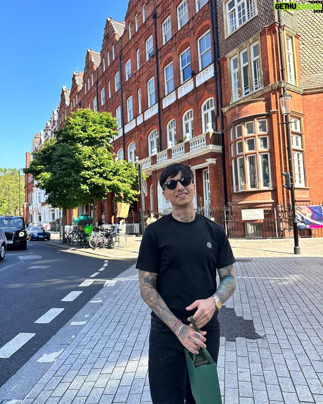 Ultimo Instagram - Tra Londra e Roma… aspettando gli stadi ❤️❤️❤️