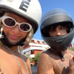 Ultimo Instagram - Vestiti come ti pare, tanto tu riporti il sole dentro me. Auguri bionda❤️