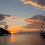 Ultimo Instagram - Ho fatto questo video qualche attimo prima che Alba prendesse vita, in un piccolo porto delle Isole Eolie. Erano le 6:20 del 24 agosto… un mese esatto dalla chiusura del tour. Avevo in testa una strofa scritta qualche anno fa e ho come sentito che quello sarebbe stato il momento perfetto per scrivere tutto il resto. È stato un po’ come se la canzone fosse venuta a cercarmi. Alba è una canzone diversa dalle altre che ho scritto. È come fosse una mia lettera per chiunque voglia guardarsi dentro e provare a ricominciare. È rivolta all’essere umano, alle nostre fragilità che viviamo quotidianamente e al bisogno che sentiamo tutti di superare i nostri limiti.