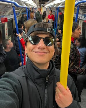 Ultimo Instagram - TI VA DI STARE BENE è fuori ovunque!❤️
Saluti dalla metro di Londra😎