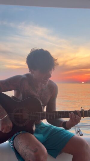 Ultimo Instagram - A come vivi, a quanto sei felice ❤️