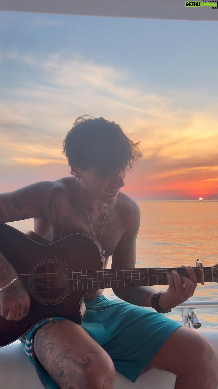 Ultimo - 391.9K Likes - A come vivi, a quanto sei felice ❤️