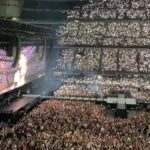 Ultimo Instagram - Un mese fa la doppietta a San Siro che chiudeva il nostro tour. Averci suonato 4 volte in 2 anni è motivo di grande orgoglio. Ho grande rispetto per questo stadio. È impossibile non rimanere affascinati dalla sua imponenza. Quando alzo gli occhi da quel palco e vedo quel muro di gente è davvero impressionante. L’anno prossimo non riusciremo ad esserci per motivi di calendario. Mi mancherà!… ma tornerò ❤️