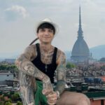 Ultimo Instagram - Anche lo Stadio Olimpico di Torino 𝗦𝗢𝗟𝗗 𝗢𝗨𝗧. Per vincere avrò la musica, per lei che alzo le spalle! ❤️ Turin, Italy