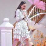Urassaya Sperbund Instagram - ญาญ่า อิส โซๆๆๆๆ แฮปปี้ ค่ะ ♥️🥰🎠✨💃🏻 หวังว่าทุกคนจะมีความสุขนะคะ อิอิ รักกกกก #yayafairytaleparty