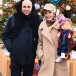 Valeriya Instagram - Обожаю прогулки по Москве. Зимой наш любимый город приобретает особое очарование. В самом центре проходит выставка дизайнерских елок. Декор каждой ели— произведение искусства, созданное российскими дизайнерами( Игорем Чапуриным, Артёмом Кривда и др ) вместе с известными артистами, певцами, блогерами. "Путешествие в Рождество "—самый волшебный праздник в году. Первое фото у ёлочки от "Спокойной ночи, малыши". Второе —Аэрофлот.@aeroflot @spokoinoinochi.ru @prigozhin_iosif #московскиесезоны #путешествиеврождество