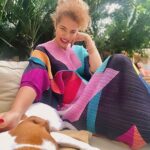 Vanessa da Mata Instagram - Já vi tantas pessoas sujando outras por puro ciúme, inveja, para descredibilizar, fazer o ódio se criar, para que a vida afastasse as pessoas que em muitas parcerias ou amizades, poderiam ser muito fortes. Aprendi com o tempo que sempre que falam mal de alguém, eu fico com o pé atrás. Prefiro conhecer a pessoa primeiro e ter minhas próprias compreensões e conclusões. É preciso ter cuidado. #VanessadaMata