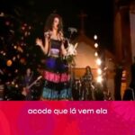 Vanessa da Mata Instagram - 🎊 👯Vamos começar o aquecimento para o Carnaval? Quem aqui já confundiu pinga de caju com Ki-suco? 🤪 🎶Acode Composição: Vanessa da Mata Álbum: Multishow Ao Vivo em Paraty #EquipeVDM #VanessadaMata #carnaval2024