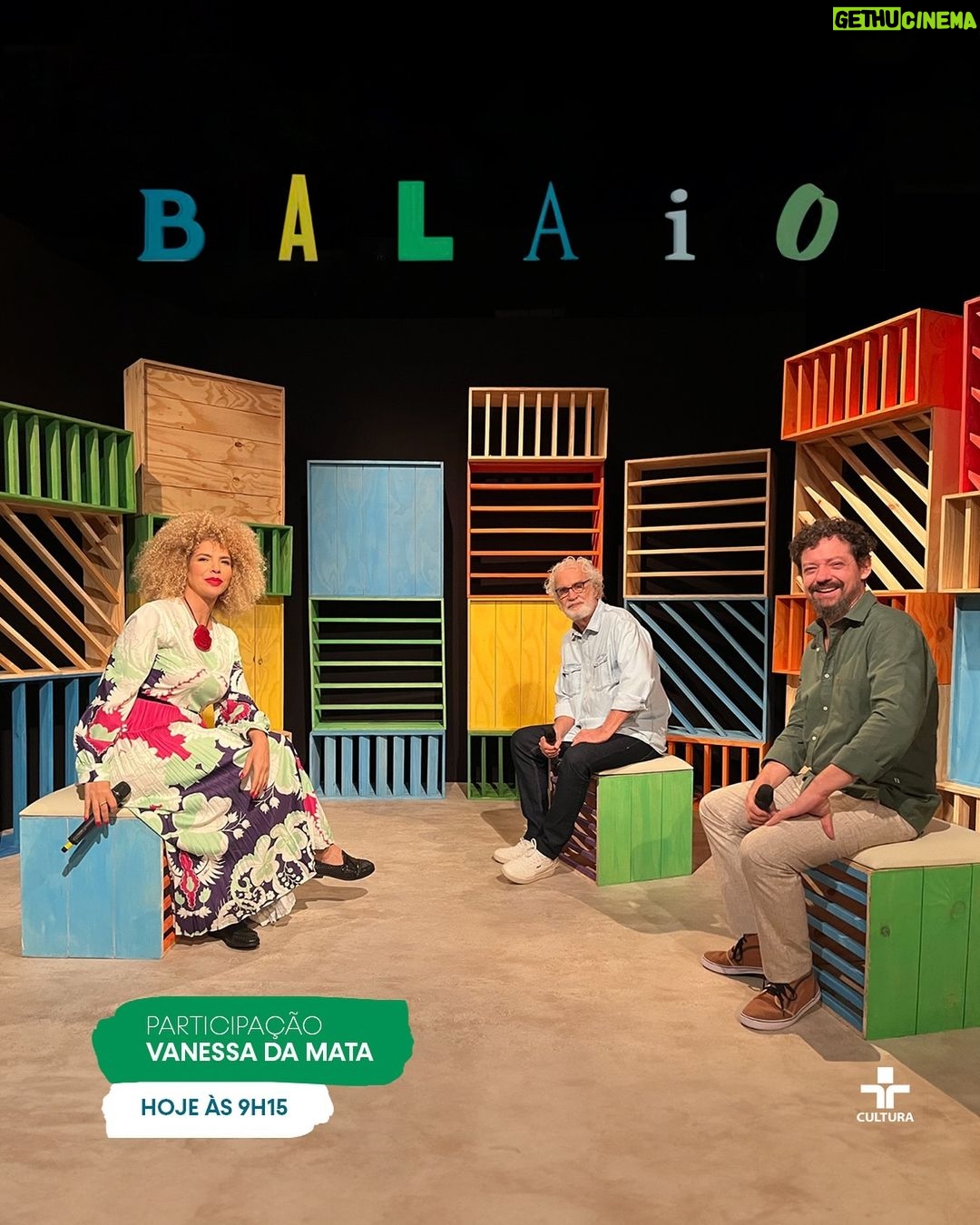 Vanessa da Mata Instagram - 📺🎶Bom dia, passarinhos! Daqui a pouco, a partir das 9h15, tem programa Balaio na @tvcultura, apresentado por @renatoteixeira e @chicoteixeiraoficial, com participação da Vanessa da Mata. Todo mundo ligado na TV Cultura? 📲 Você assiste o programa Balaio pela TV, YouTube, app e site da @tvcultura. Até já! #EquipeVDM #VanessadaMata #Balaio #TVCultura