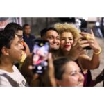 Vanessa da Mata Instagram - Dias inesquecíveis em Recife! Obrigada aos passarinhos, banda, equipe! Foi lindo! 🙌😍 Finalmente pode-se dizer que o ano começou! 😂🧐 Fotos: @wesleydalmeidafotografo / PCR / @paulamaestrali Stylist: @manufiaes Tiara e colar: @walerioaraujo #VanessadaMata Recife-pe