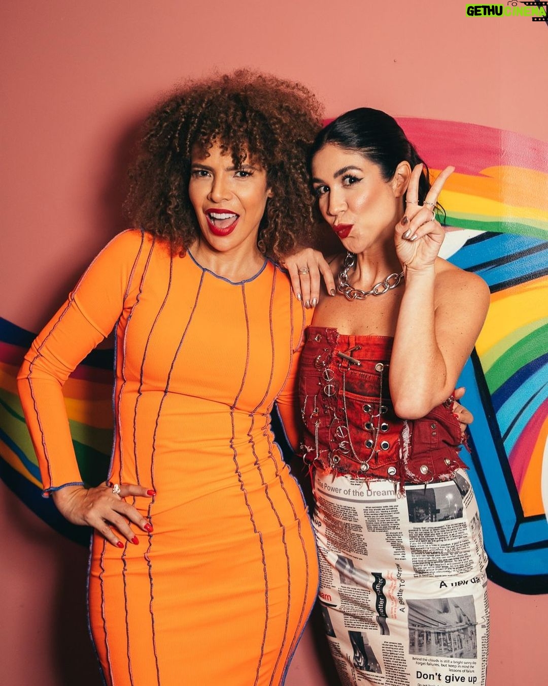 Vanessa da Mata Instagram - Foi um bate-papo delicioso! 🥰 Obrigada pelo convite! Quem aqui já assistiu a minha entrevista no canal da @foquinha? Que parte vocês curtiram mais? Pra quem ainda não assistiu, corre lá no YouTube! #VanessadaMata