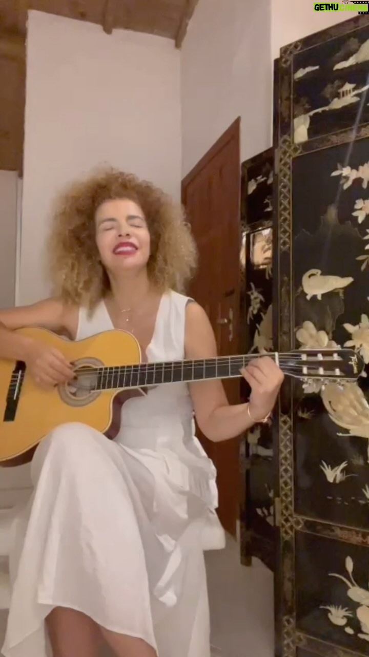 Vanessa da Mata Instagram - 🌹 Minha Herança: Uma Flor (Vanessa da Mata)