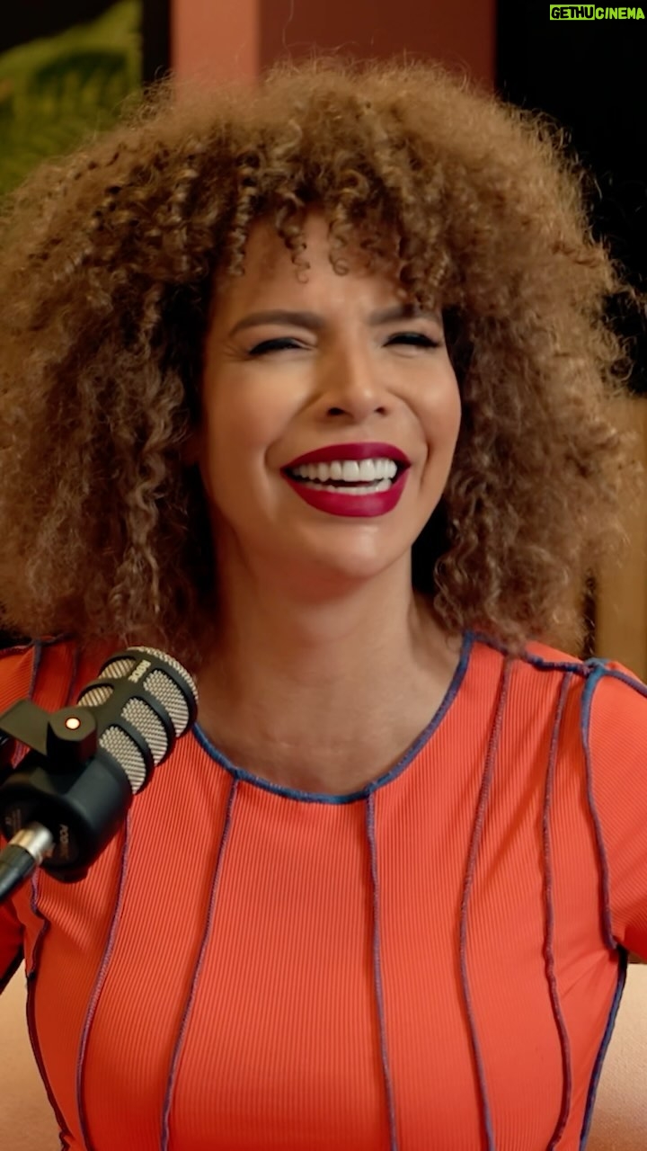 Vanessa da Mata Instagram - Nova meta de amizade 🗣️ Foquinha Entrevista @vanessadamata tá no ar com muita história hilária sobre bastidores, fofocas aleatórias e rolês com artistas icônicos! Disponível no meu canal do Youtube!