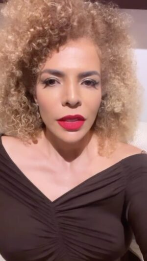 Vanessa da Mata Instagram - O que acontece com a burocratização da adoção? Quantas crianças crescem e quantos casais envelhecem querendo a mesma coisa: uma família e nada conseguem. O que está acontecendo Brasil?

Além disso, precisamos de um curso básico e prático para a criança e os pais. Ajudando os dois lados a lidar com as expectativas, as alegrias, as dores, as frustrações, o amor e a capacidade de superação que junta em todos nós, quando chega a adoção! Saber lidar para não acontecer o despreparo. Por favor vamos levar esse assunto longe. Repostem
