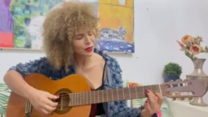 Vanessa da Mata Instagram - “Amor nada mais é tão sério
Só você me importa
Tô fechando a porta
E é só você e eu”

❤️ Só Você e Eu
Composição: Vanessa da Mata

Mais um musical da festa do @bbb pra vcs!
Aproveitar pois estamos no final de semana. Uma voltinha aqui, um passeio acolá e daqui a pouco é segunda! Divirtam-se passarinhos!

#VanesssdaMata