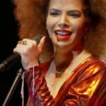 Vanessa da Mata Instagram - #TBT “Vá Pro Inferno Com Seu Amor” é uma composição do Meirinho, gravada pela dupla Milionário e Zé Rico, que eu trouxe cantando rock’n’roll no DVD “Caixinha de Música” (2017). É uma letra que eu acho maravilhosa e é uma vontade que todo mundo tem de falar: “Vá pro inferno com esse amorzinho que você quer me dar! Estou farta! Acabou!”. #VanessadaMata #CaixinhadeMúsica #EquipeVDM