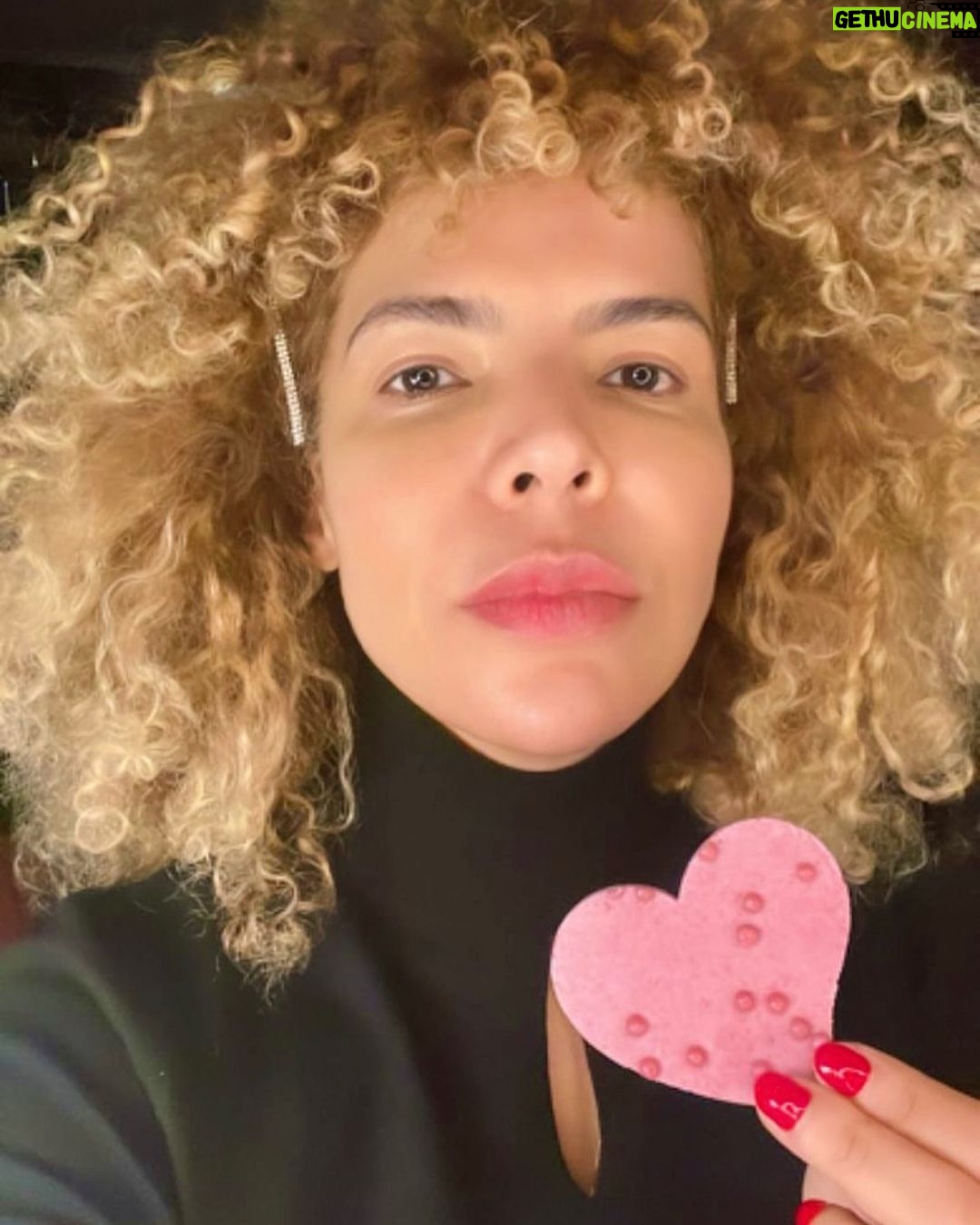 Vanessa da Mata Instagram - 🥠Quais são as suas músicas favoritas do disco VEM DOCE? 1. Vem Doce (Vanessa da Mata /@papatinho) 2. Foice (Vanessa da Mata) 3. Comentário a Respeito de John - Feat. @joaogomescantor (Belchior / José Luiz Penna) 4. Me Liga (Vanessa da Mata / Dom Lucas) 5. 5. Eu Repetiria (Vanessa da Mata / @sigaanacarolina) 6. Fogo (Vanessa da Mata) 7. Fique Aqui - Feat. @l7nnon (Vanessa da Mata / @l7nnon) 8. Amiga Fofoqueira (Vanessa da Mata) 9. Menina (Deis Te Dê JuÃzo) (Vanessa da Mata/ @ilanaydar) 10. Oi (Vanessa da Mata / @marcelocamelo) 11. Gêmeos (Vanessa da Mata) 12. Vizinha Enjoada (Vanessa da Mata) 13. Face e Avesso (Vanessa da Mata) 14. Se Eva Soubesse (Vanessa da Mata) #VanessadaMata #VemDoce